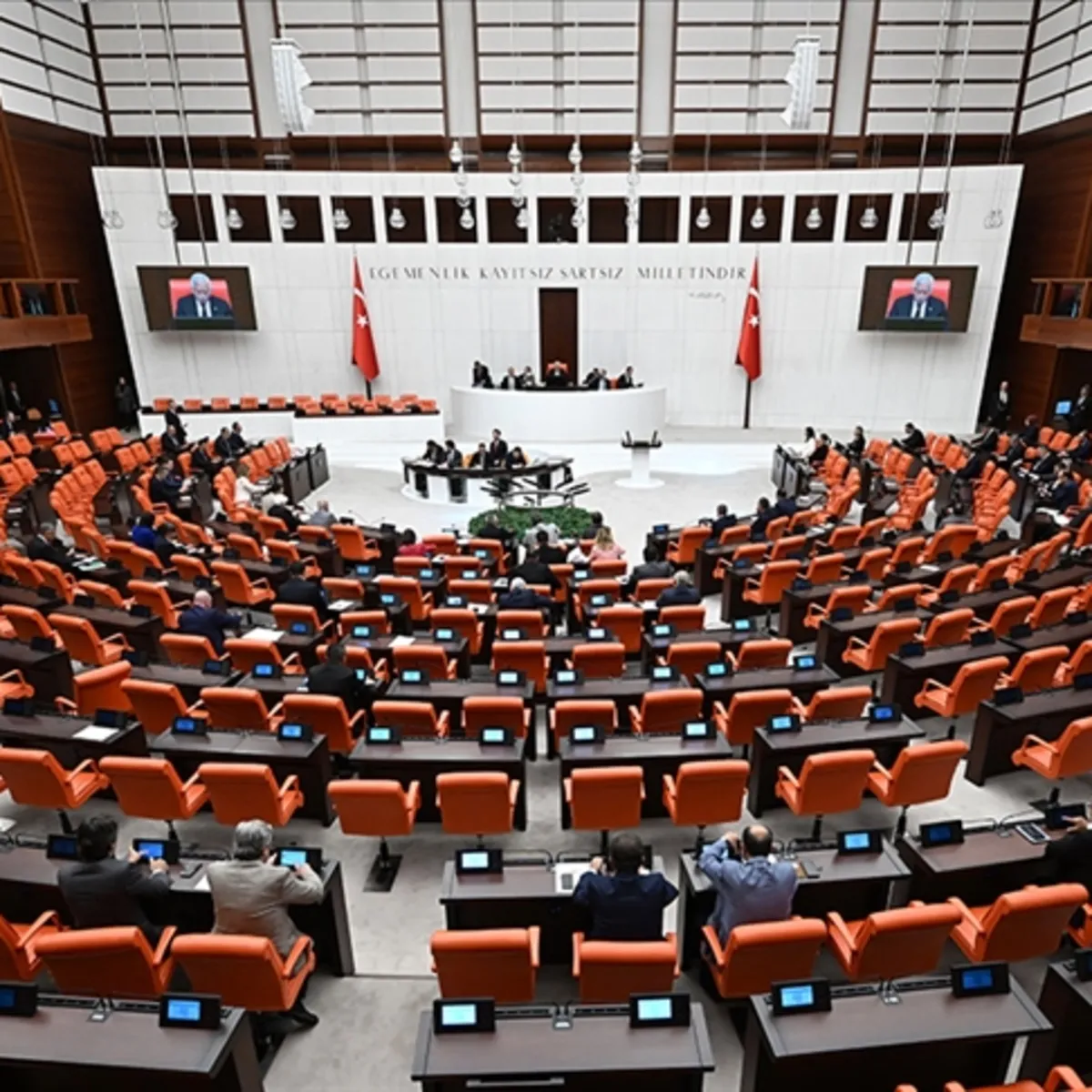 Fahiş aidatlara TBMM freni! Yeni düzenleme yasalaştı