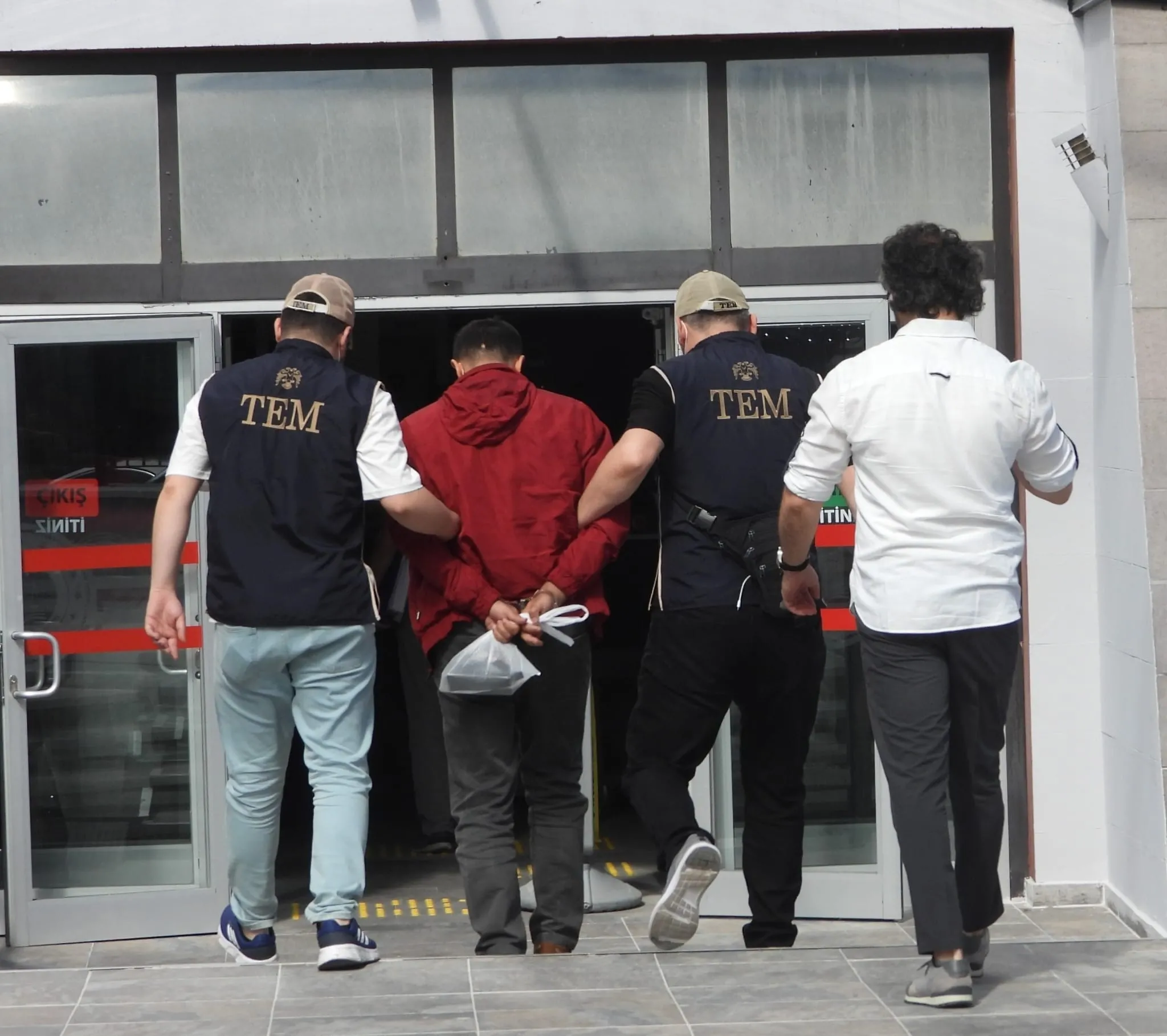 Sınır dışı işlemleri sürüyordu! Interpol’ün kırmızı bültenle aradığı DEAŞ şüphelisi Eskişehir’de yakalandı