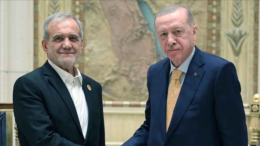Cumhurbaşkanı Erdoğan'dan bayram diplomasisi. Pezeşkiyan ve Şahbaz ile görüştü