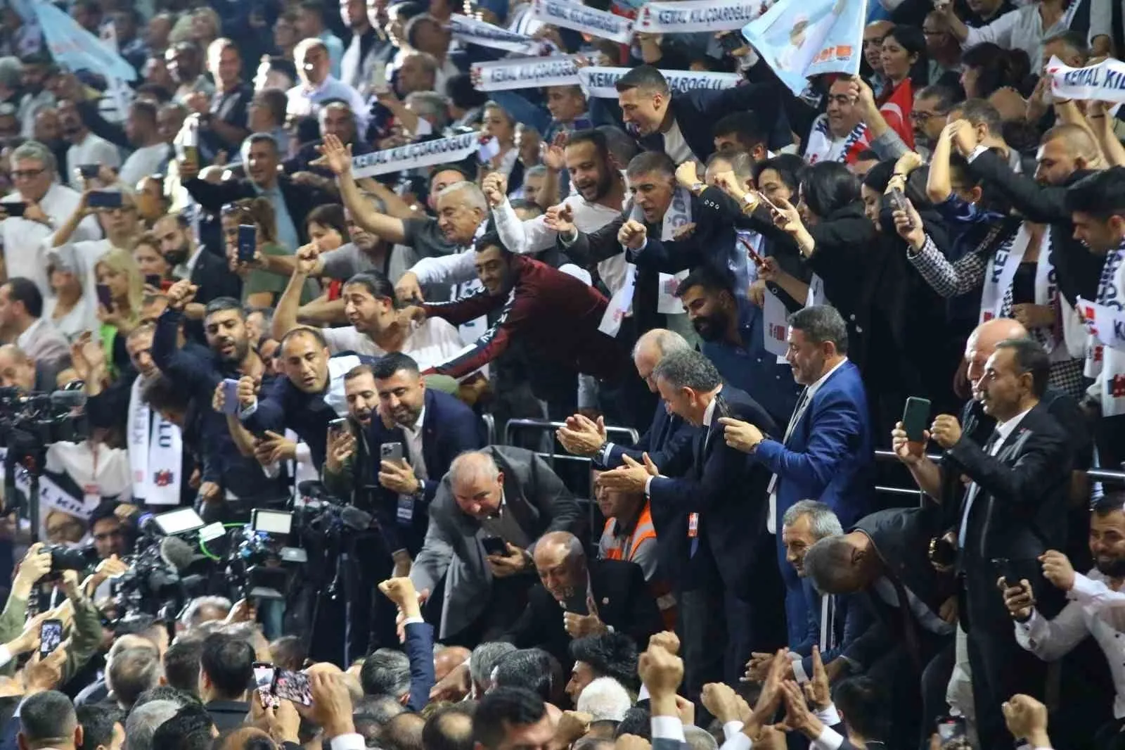 CHP’nin kurultay dosyasında gündem olacak ifade! "Delegelere para gönderdim, oy fotoğrafı çekildi"