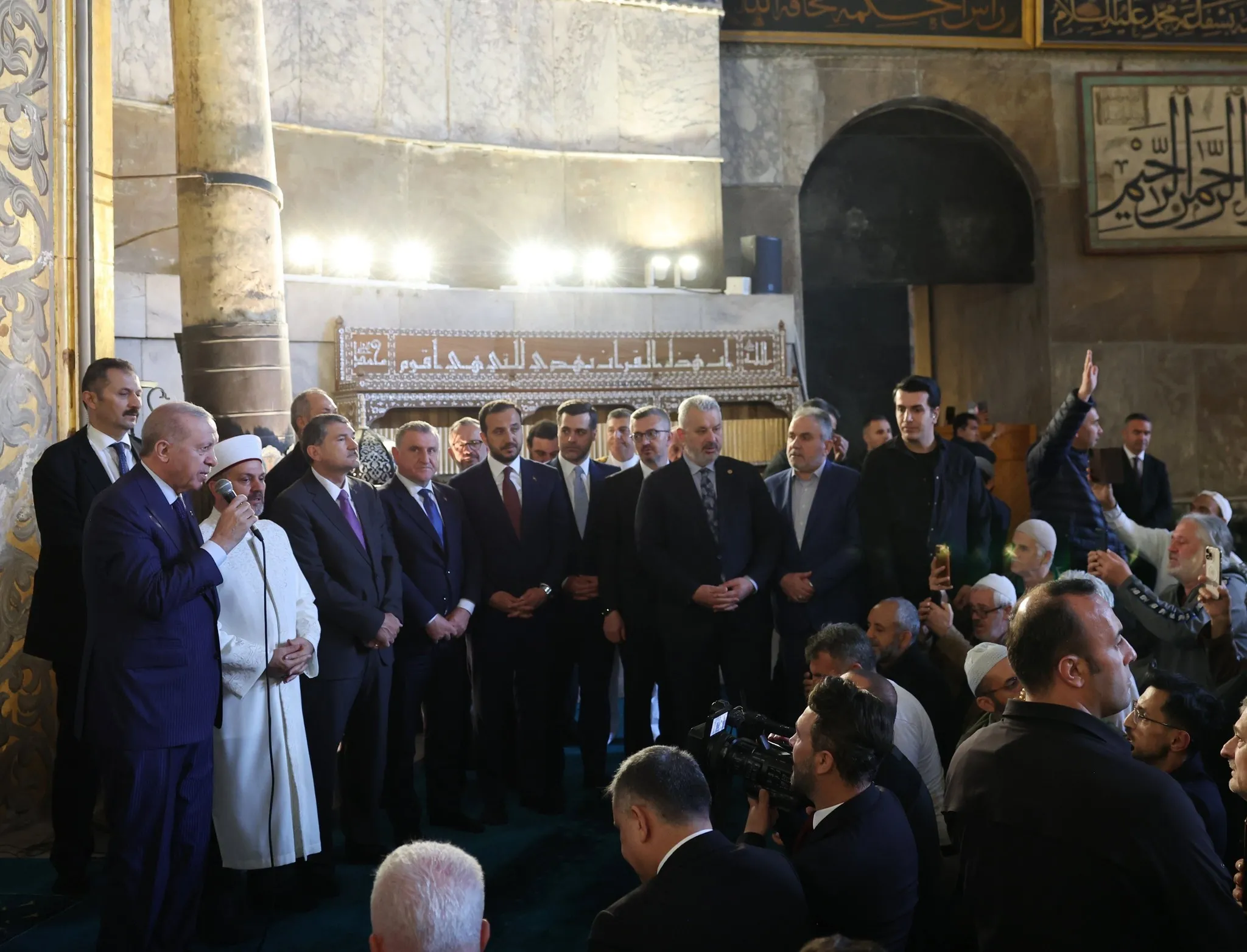 Ayasofya-i Kebir Camii'nde fetih ruhu! Başkan Erdoğan'dan Kur'an-ı Kerim tilaveti