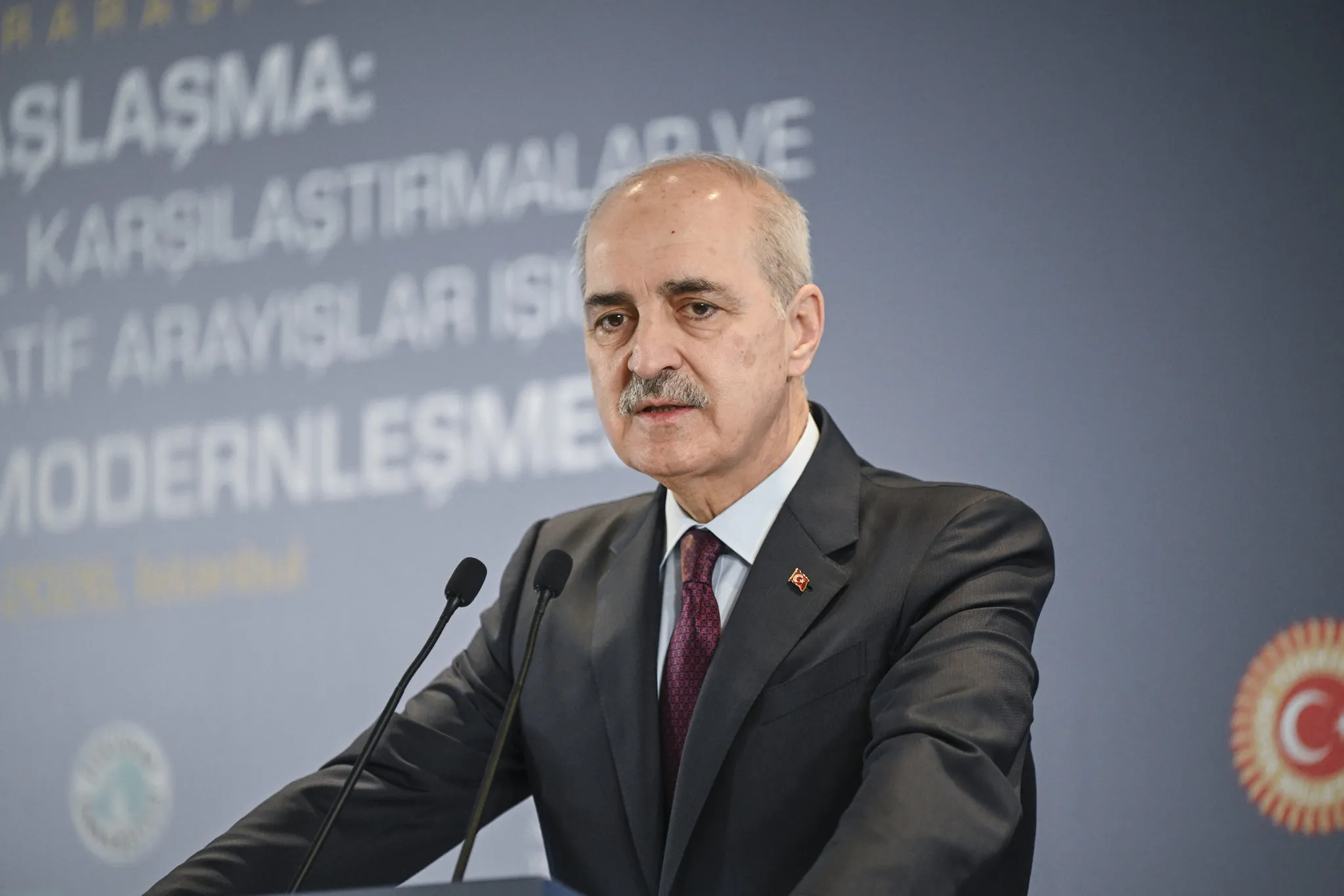 Numan Kurtulmuş'tan CHP'deki kaosa net mesaj: "Bu çelişkinin çözüm yeri meclis değil"