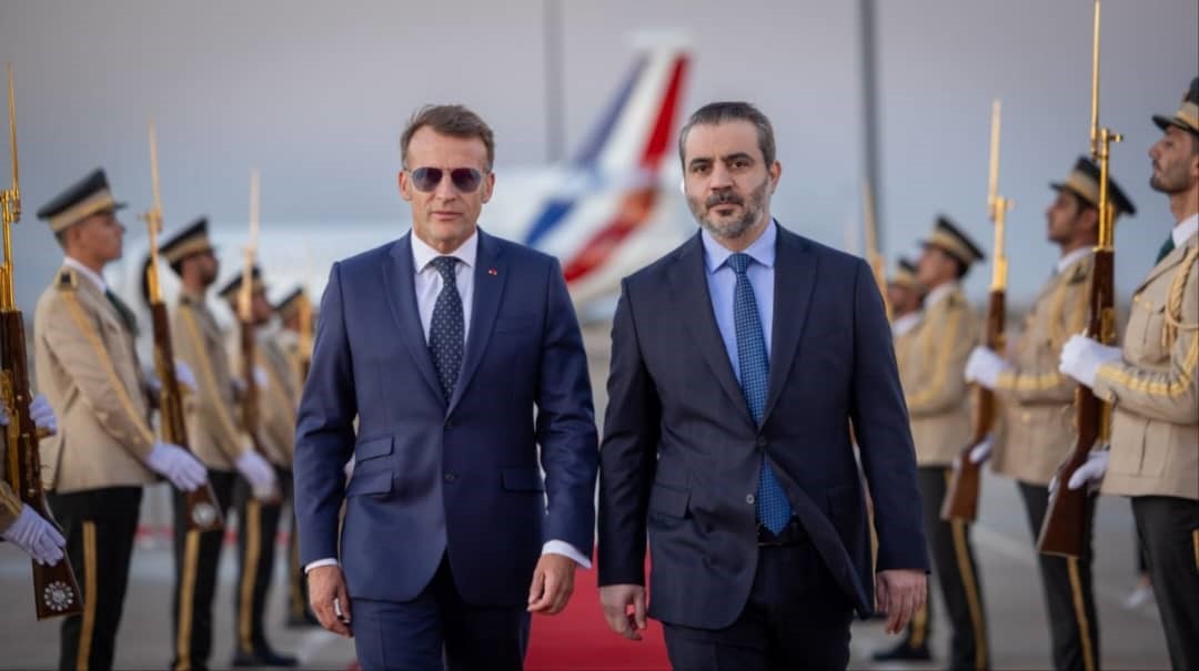 Fransa Cumhurbaşkanı Macron Suriye'de. Kaldığı otelin yakınında art arda patlama oldu