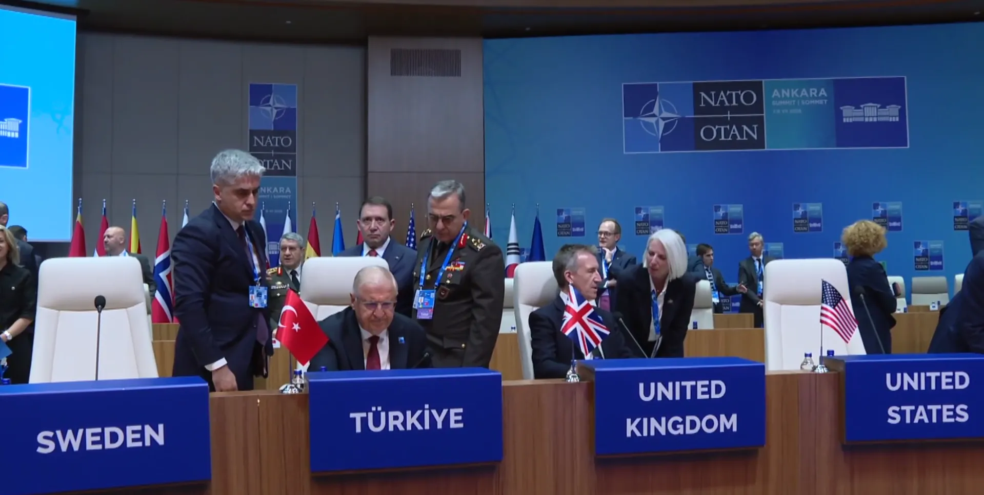 Bakan Güler NATO Savunma Bakanları çalışma yemeğine katıldı