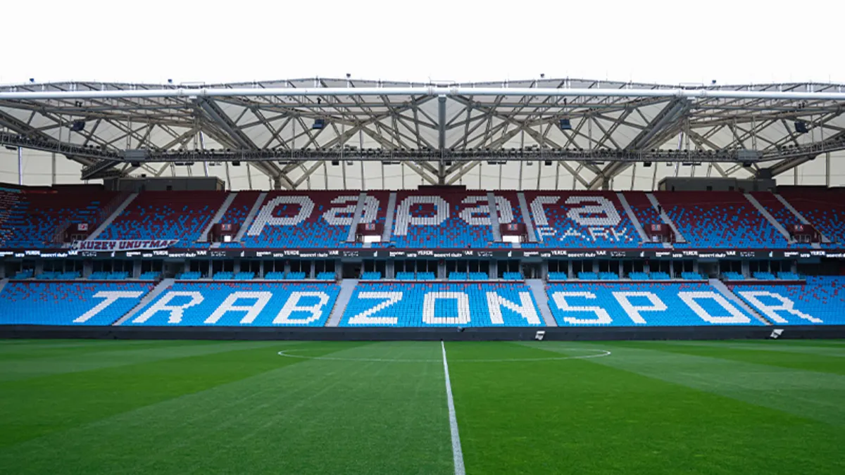 Papara Park, bordo-mavi ışıklandırıldı!