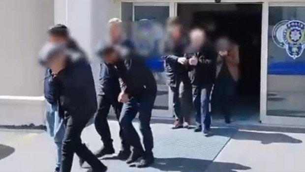 Ankara'da eğlence mekanlarına operasyon: 29 gözaltı, 47 yabancı uyruklu kadın sınır dışı edildi