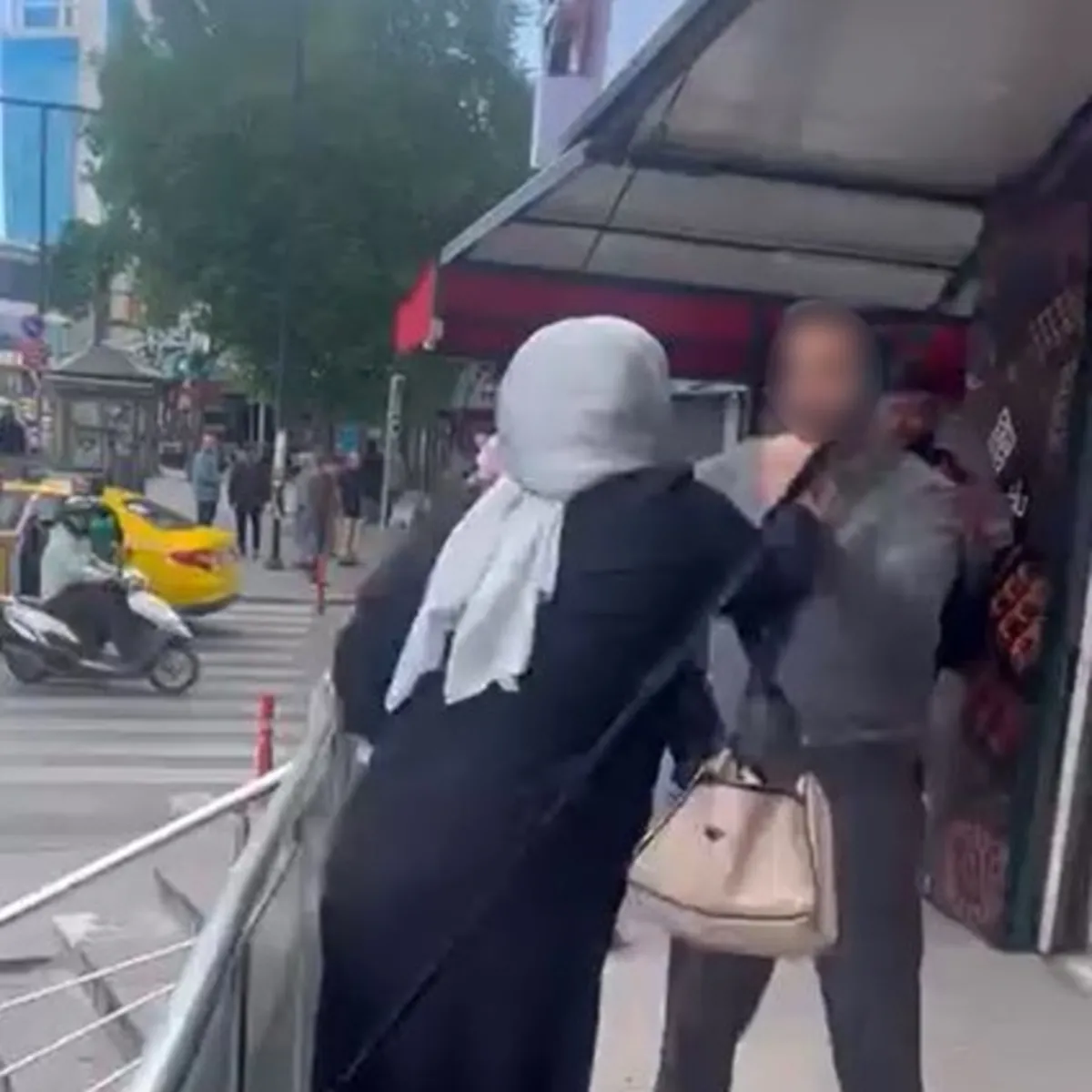 "Kocamla ilişkin var" dedi, dükkanı bastı! Genç kızı defalarca bıçakladı